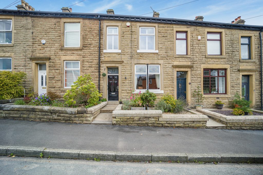 33 Bolton Road North 2