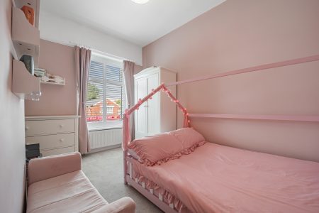 33 Bolton Road North 25