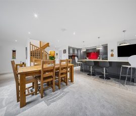05 Dining Area