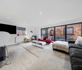 08 Living Bifolds