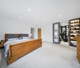 17 Principal Bedroom