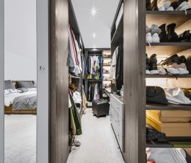 18 Dressing Room Closeup